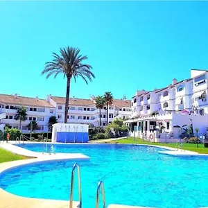 En Mijas Con Terraza, Capacidad 5 Personas Con Piscina De Temporada Apartamento Málaga